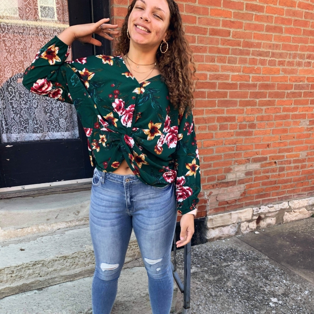 NWT Hunter Green Floral Twist Front Blouse - Picture 4 of 6